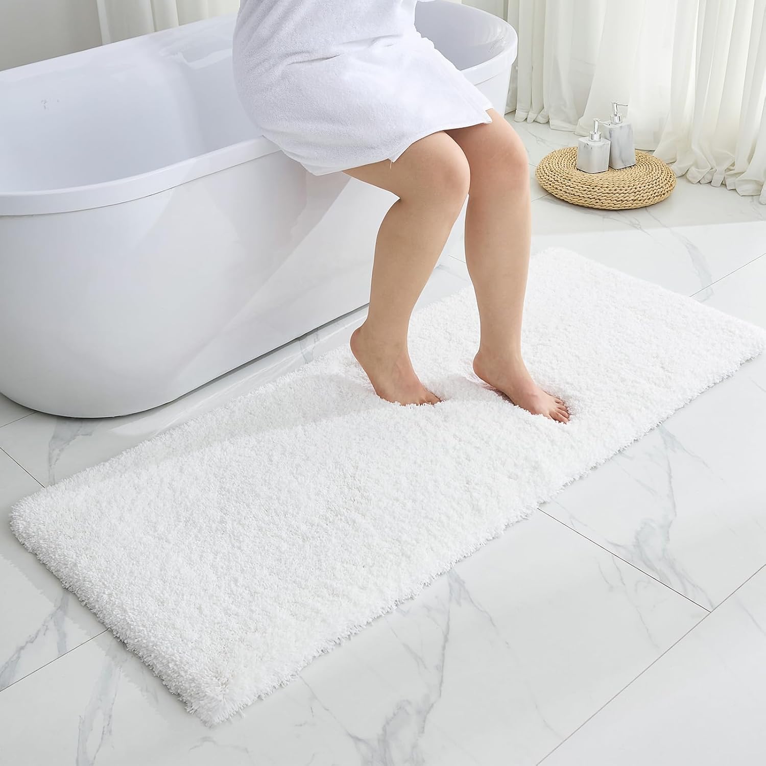 White Bathroom Rug 20x32 Non Slip Fluffy Bath Mat for Bathroom Floor Washable Plush Luxury Bath Rug for Tub Soft Shaggy Absorbent Shower Sink Mat