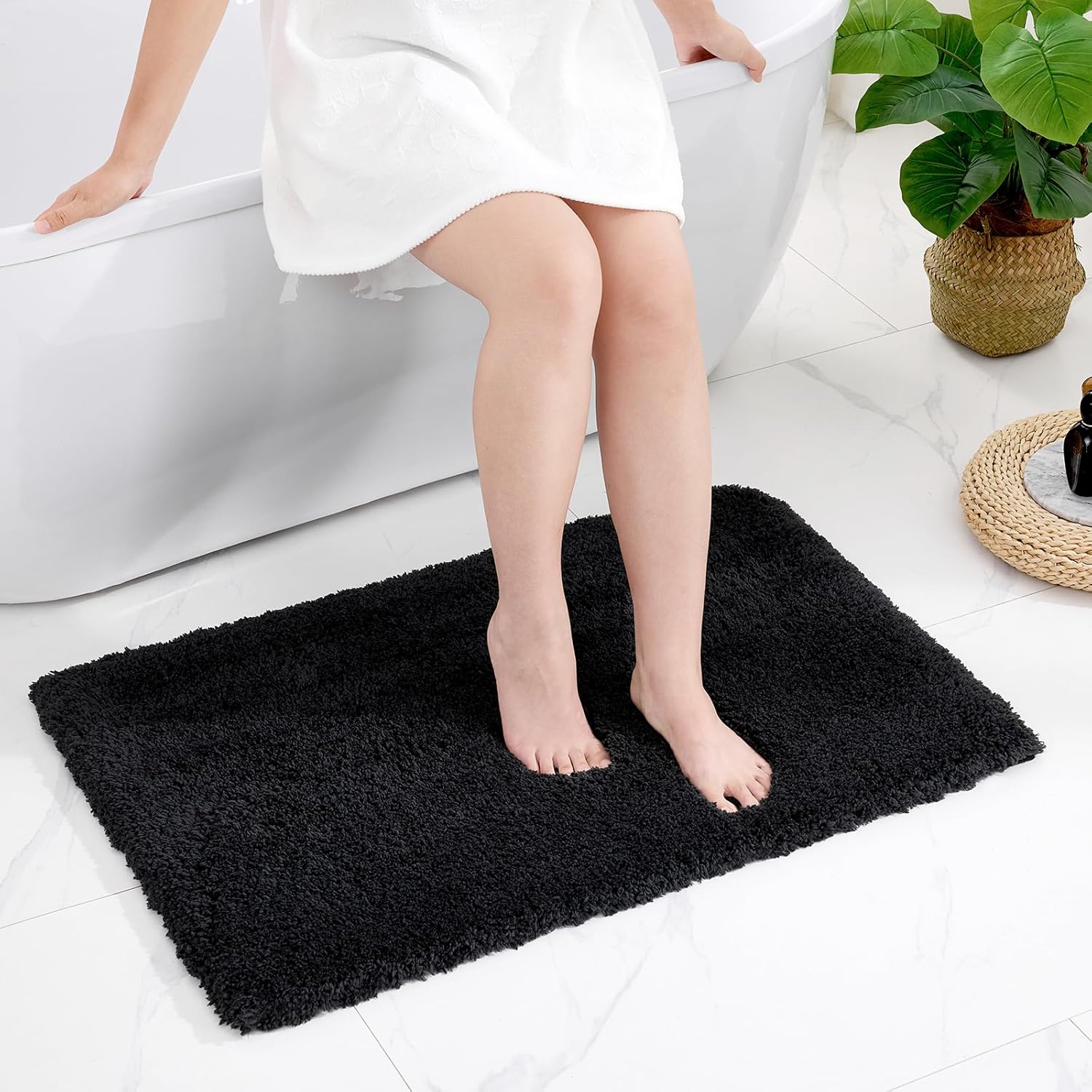 White Bathroom Rug 20x32 Non Slip Fluffy Bath Mat for Bathroom Floor Washable Plush Luxury Bath Rug for Tub Soft Shaggy Absorbent Shower Sink Mat