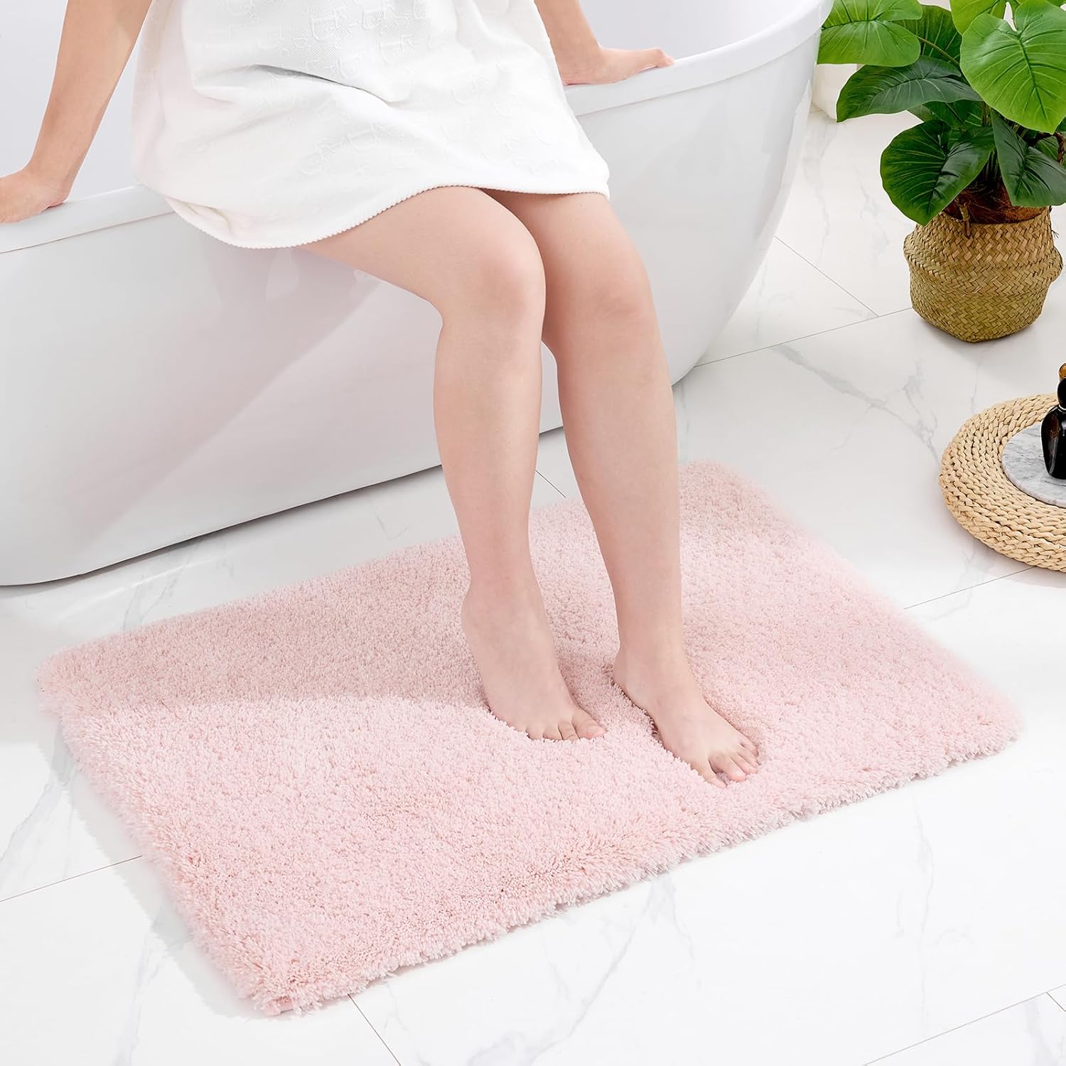 White Bathroom Rug 20x32 Non Slip Fluffy Bath Mat for Bathroom Floor Washable Plush Luxury Bath Rug for Tub Soft Shaggy Absorbent Shower Sink Mat