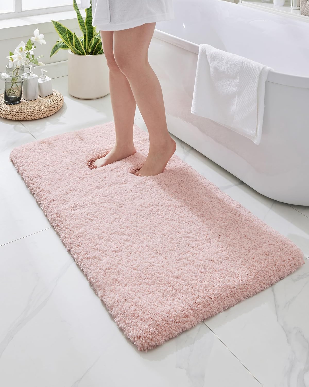 White Bathroom Rug 20x32 Non Slip Fluffy Bath Mat for Bathroom Floor Washable Plush Luxury Bath Rug for Tub Soft Shaggy Absorbent Shower Sink Mat