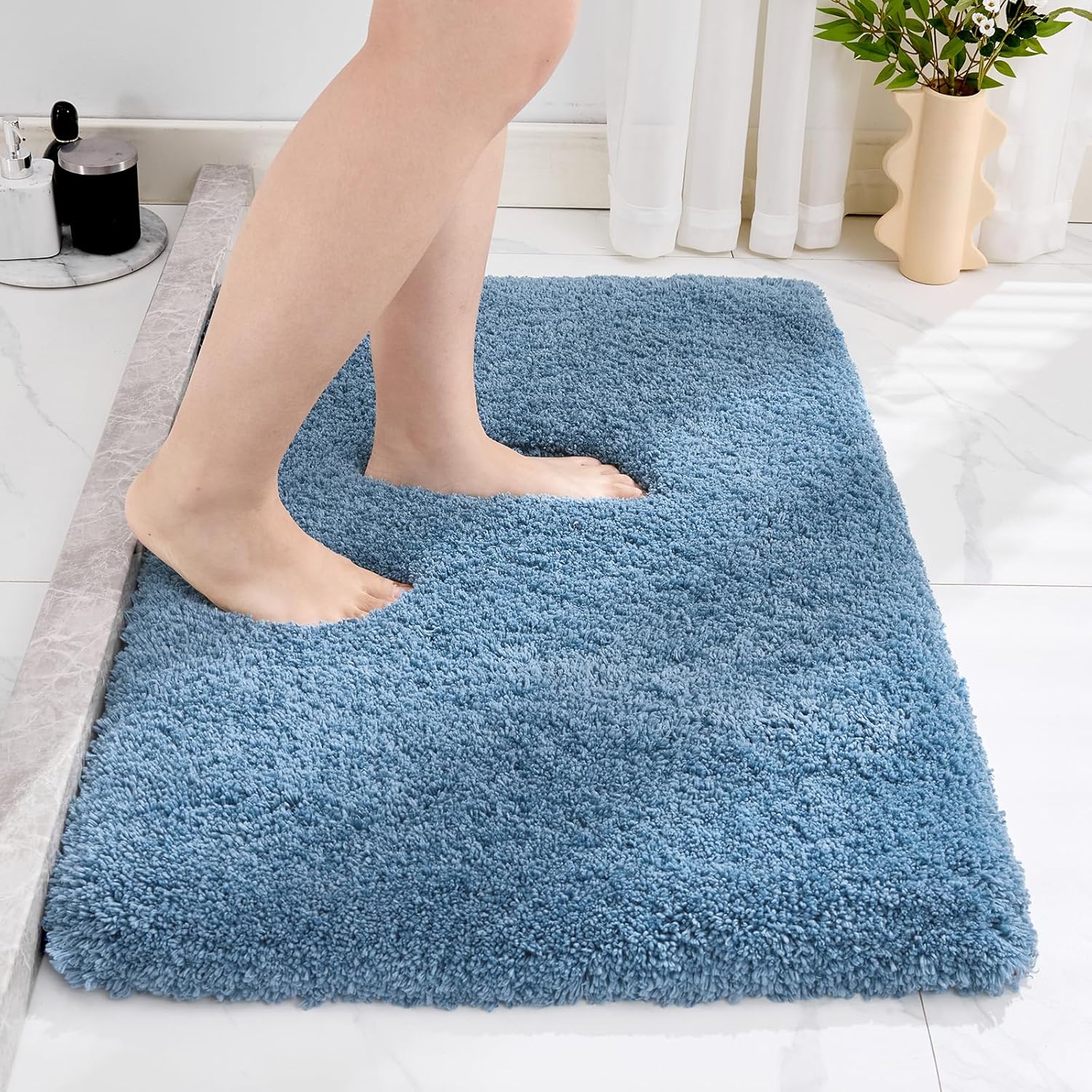 White Bathroom Rug 20x32 Non Slip Fluffy Bath Mat for Bathroom Floor Washable Plush Luxury Bath Rug for Tub Soft Shaggy Absorbent Shower Sink Mat