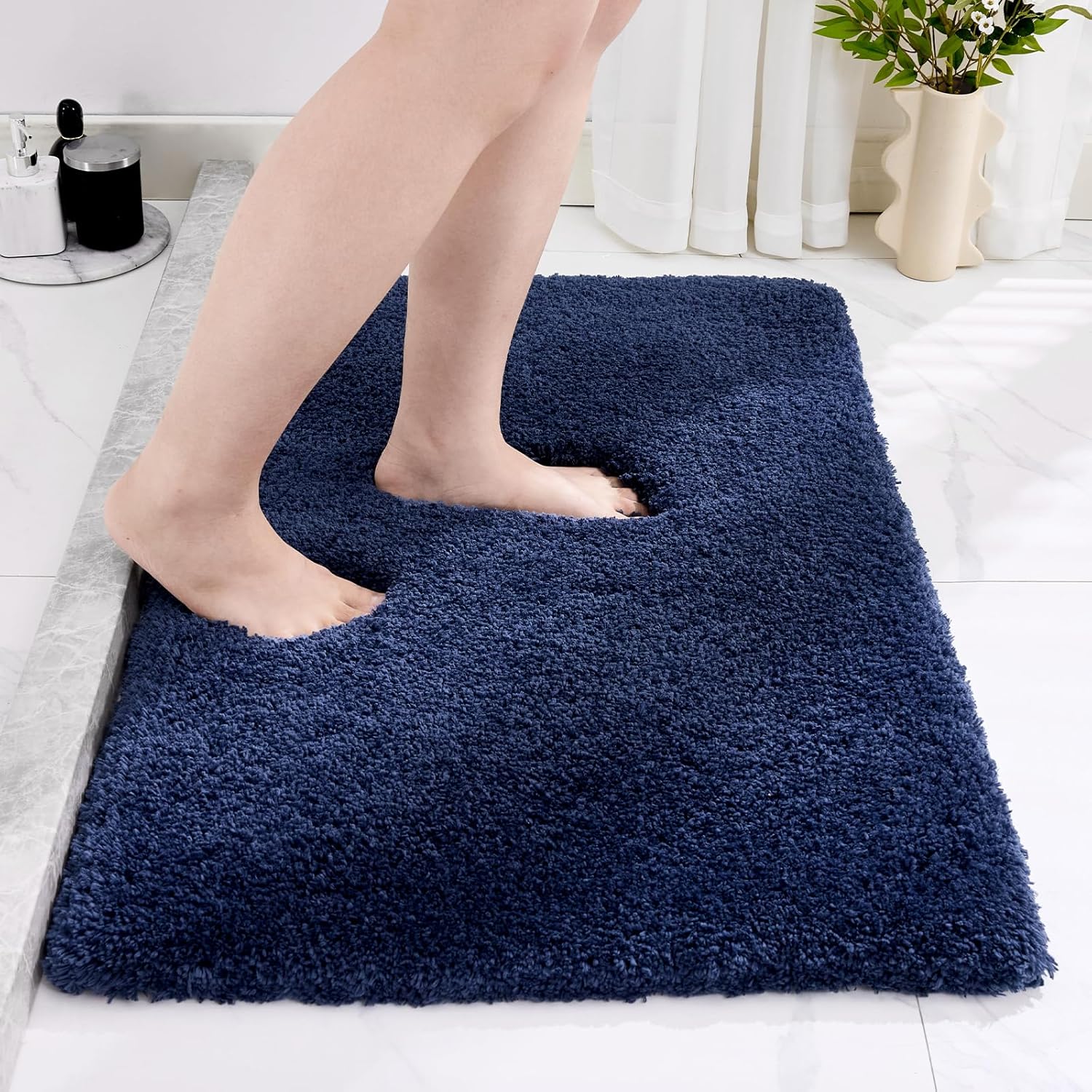 White Bathroom Rug 20x32 Non Slip Fluffy Bath Mat for Bathroom Floor Washable Plush Luxury Bath Rug for Tub Soft Shaggy Absorbent Shower Sink Mat