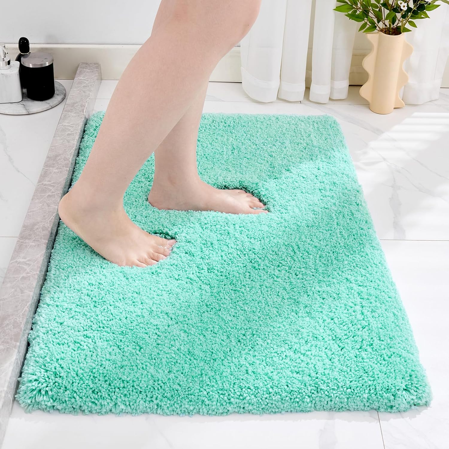 White Bathroom Rug 20x32 Non Slip Fluffy Bath Mat for Bathroom Floor Washable Plush Luxury Bath Rug for Tub Soft Shaggy Absorbent Shower Sink Mat