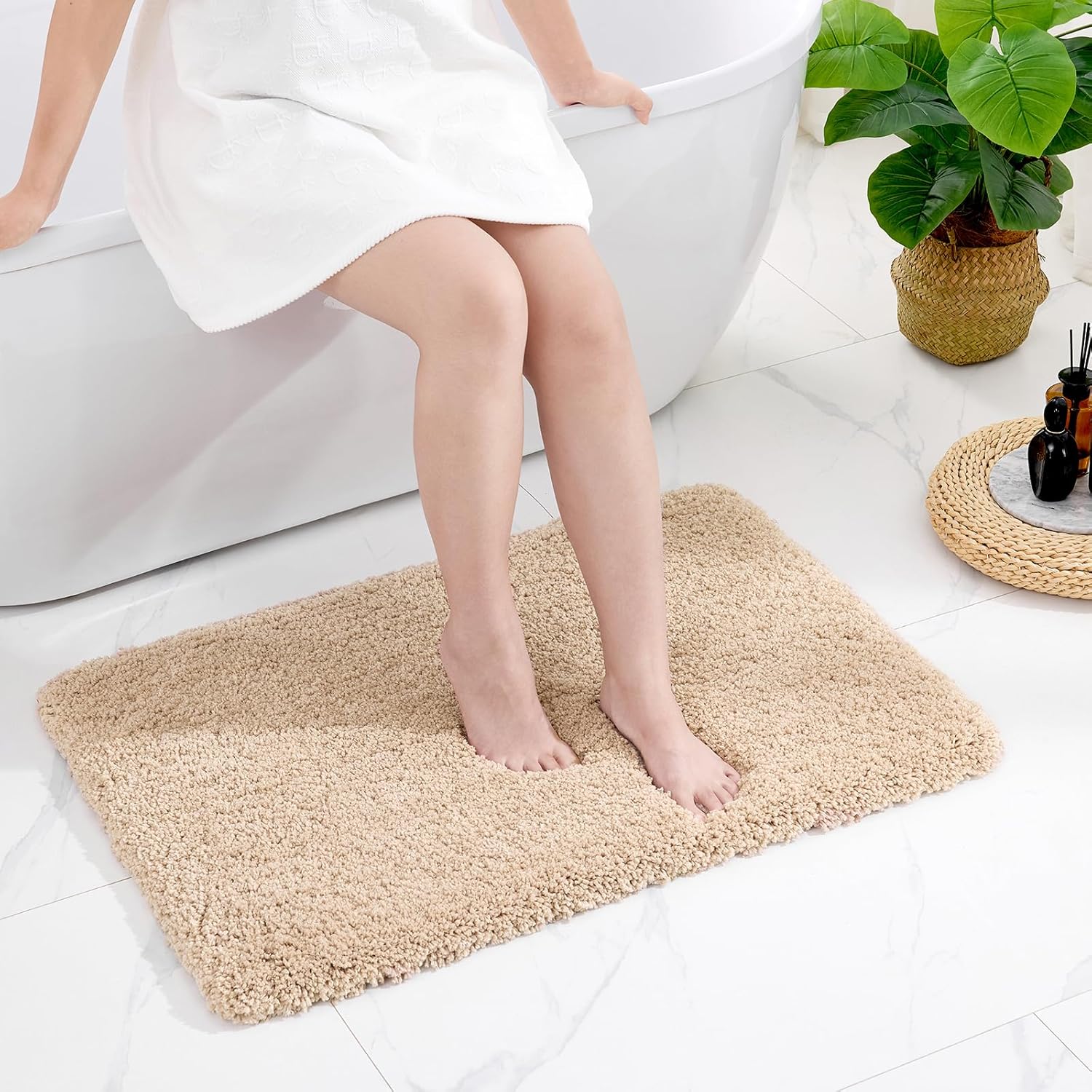 White Bathroom Rug 20x32 Non Slip Fluffy Bath Mat for Bathroom Floor Washable Plush Luxury Bath Rug for Tub Soft Shaggy Absorbent Shower Sink Mat