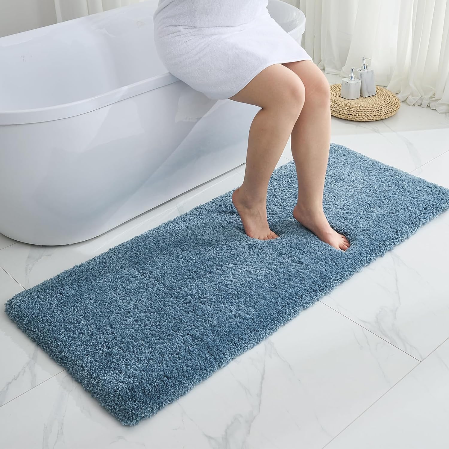White Bathroom Rug 20x32 Non Slip Fluffy Bath Mat for Bathroom Floor Washable Plush Luxury Bath Rug for Tub Soft Shaggy Absorbent Shower Sink Mat