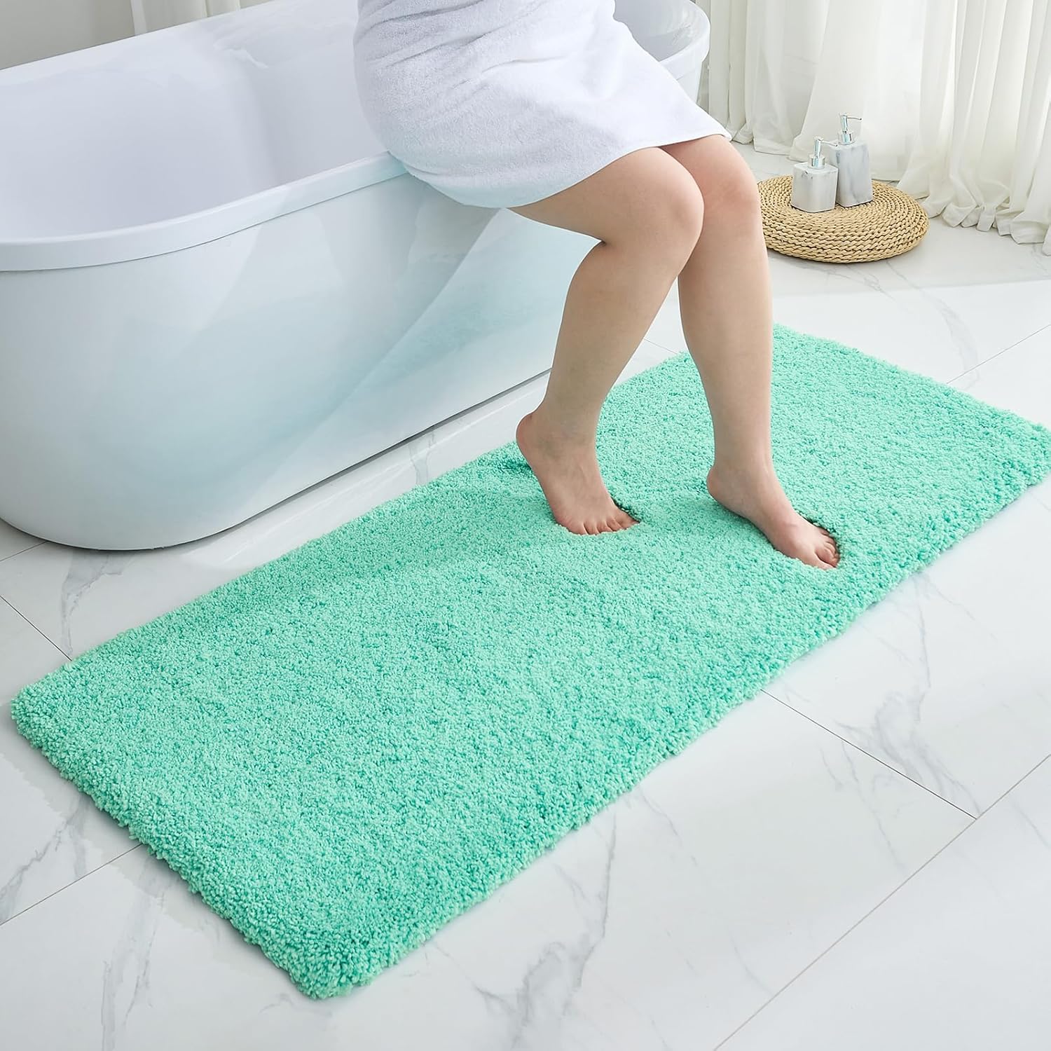 White Bathroom Rug 20x32 Non Slip Fluffy Bath Mat for Bathroom Floor Washable Plush Luxury Bath Rug for Tub Soft Shaggy Absorbent Shower Sink Mat