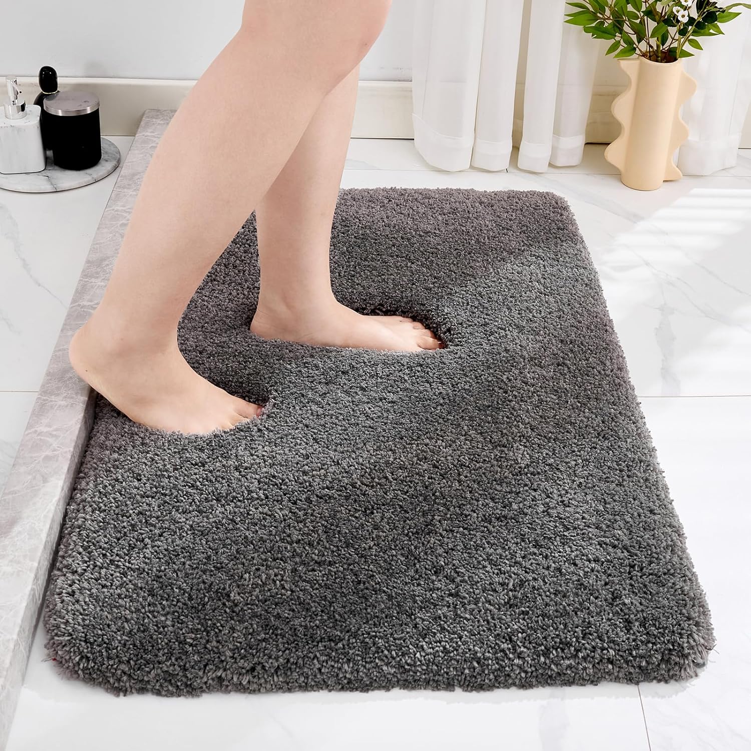 White Bathroom Rug 20x32 Non Slip Fluffy Bath Mat for Bathroom Floor Washable Plush Luxury Bath Rug for Tub Soft Shaggy Absorbent Shower Sink Mat