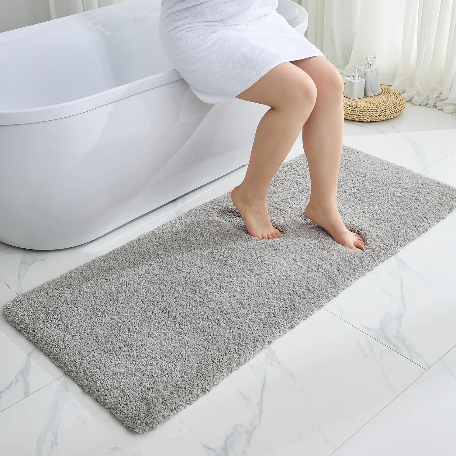 White Bathroom Rug 20x32 Non Slip Fluffy Bath Mat for Bathroom Floor Washable Plush Luxury Bath Rug for Tub Soft Shaggy Absorbent Shower Sink Mat
