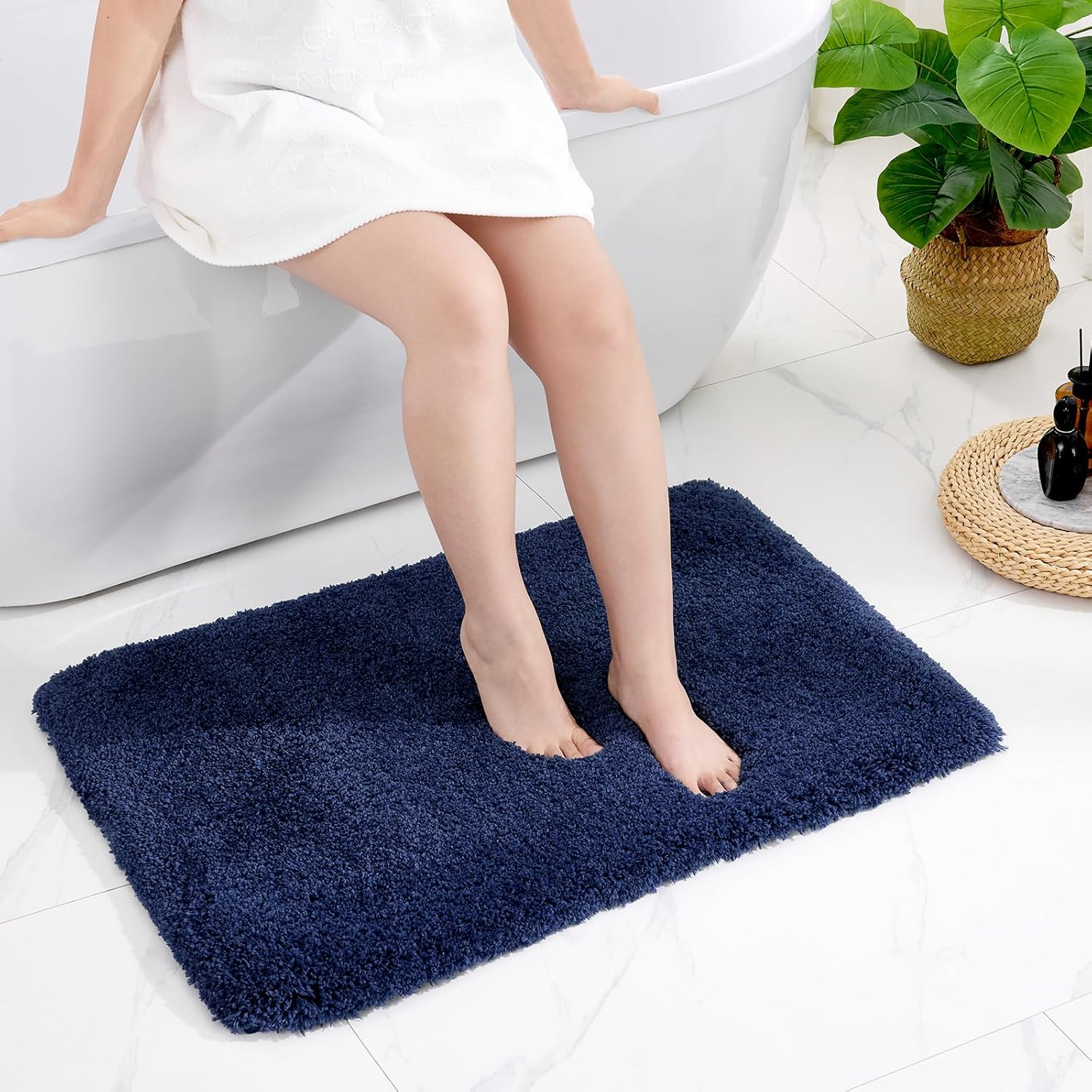 White Bathroom Rug 20x32 Non Slip Fluffy Bath Mat for Bathroom Floor Washable Plush Luxury Bath Rug for Tub Soft Shaggy Absorbent Shower Sink Mat