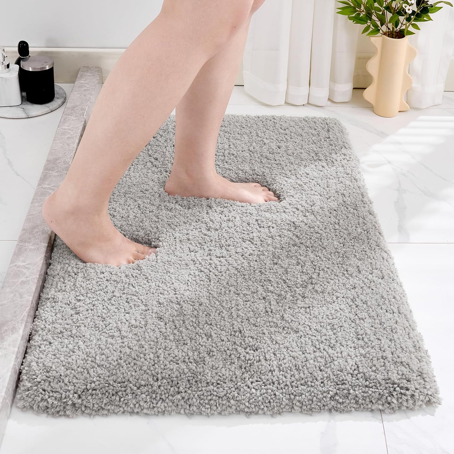 White Bathroom Rug 20x32 Non Slip Fluffy Bath Mat for Bathroom Floor Washable Plush Luxury Bath Rug for Tub Soft Shaggy Absorbent Shower Sink Mat