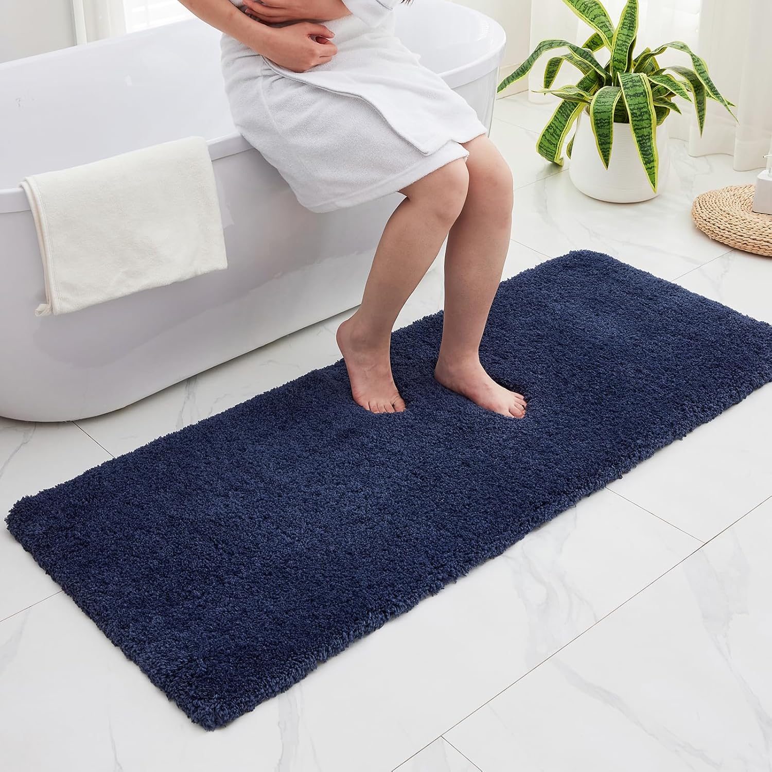 White Bathroom Rug 20x32 Non Slip Fluffy Bath Mat for Bathroom Floor Washable Plush Luxury Bath Rug for Tub Soft Shaggy Absorbent Shower Sink Mat