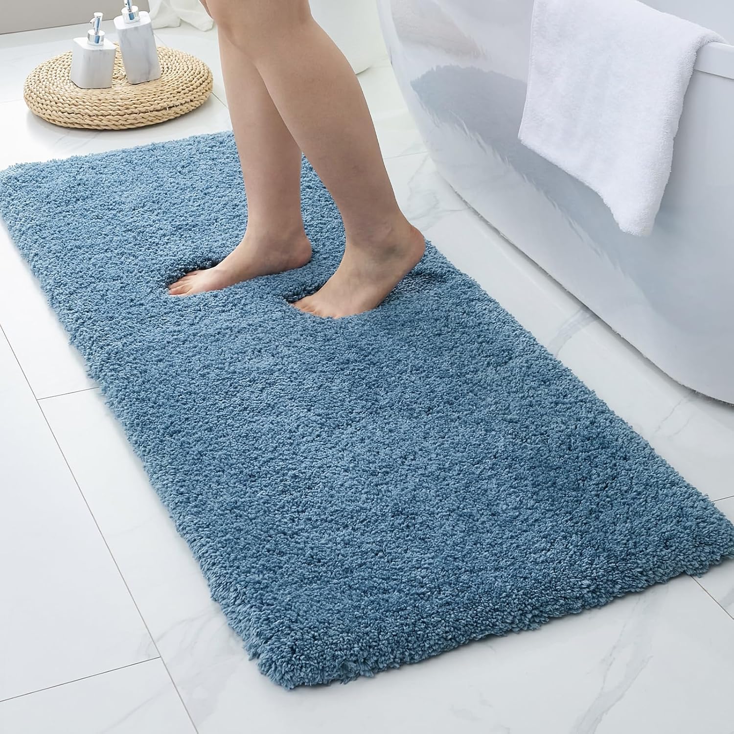 White Bathroom Rug 20x32 Non Slip Fluffy Bath Mat for Bathroom Floor Washable Plush Luxury Bath Rug for Tub Soft Shaggy Absorbent Shower Sink Mat