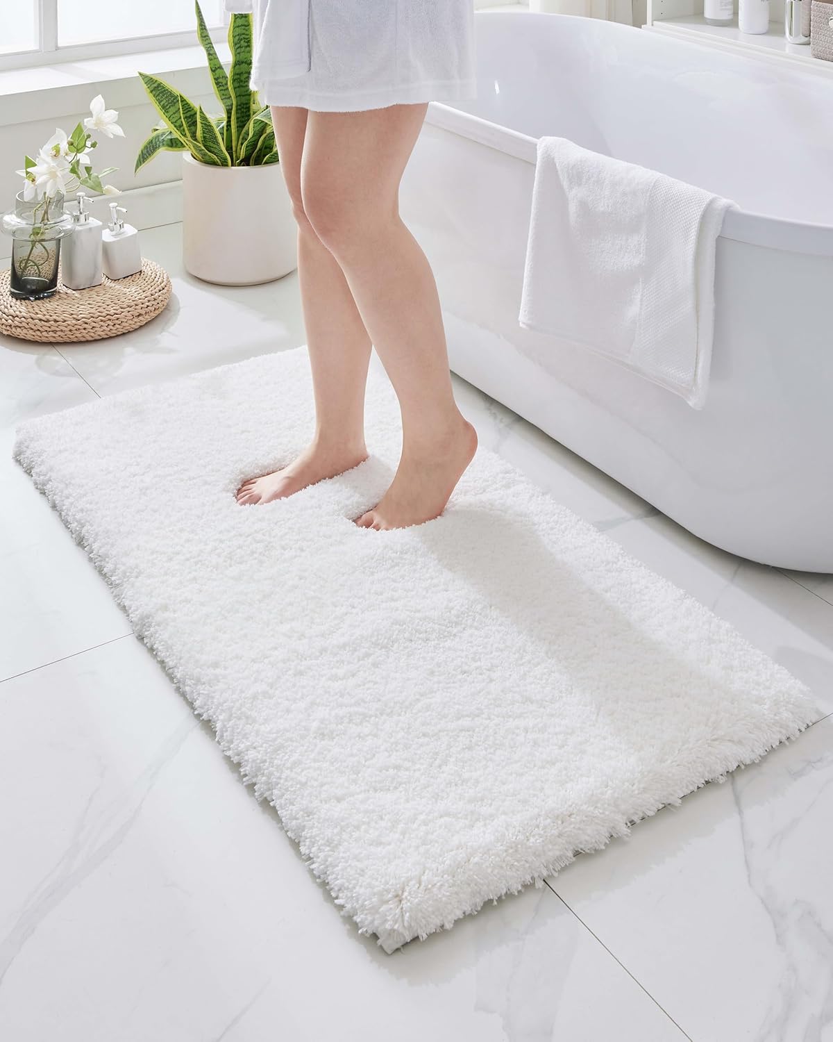 White Bathroom Rug 20x32 Non Slip Fluffy Bath Mat for Bathroom Floor Washable Plush Luxury Bath Rug for Tub Soft Shaggy Absorbent Shower Sink Mat