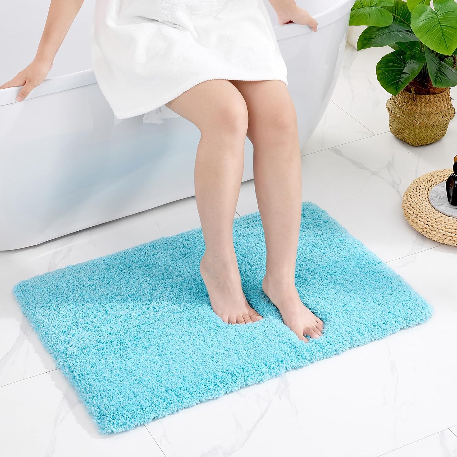 White Bathroom Rug 20x32 Non Slip Fluffy Bath Mat for Bathroom Floor Washable Plush Luxury Bath Rug for Tub Soft Shaggy Absorbent Shower Sink Mat