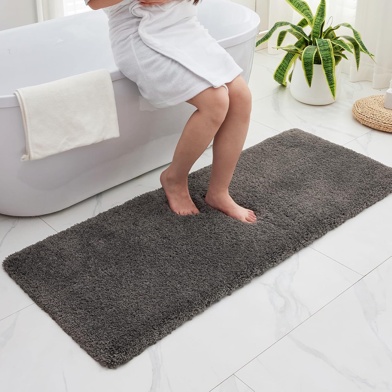 White Bathroom Rug 20x32 Non Slip Fluffy Bath Mat for Bathroom Floor Washable Plush Luxury Bath Rug for Tub Soft Shaggy Absorbent Shower Sink Mat