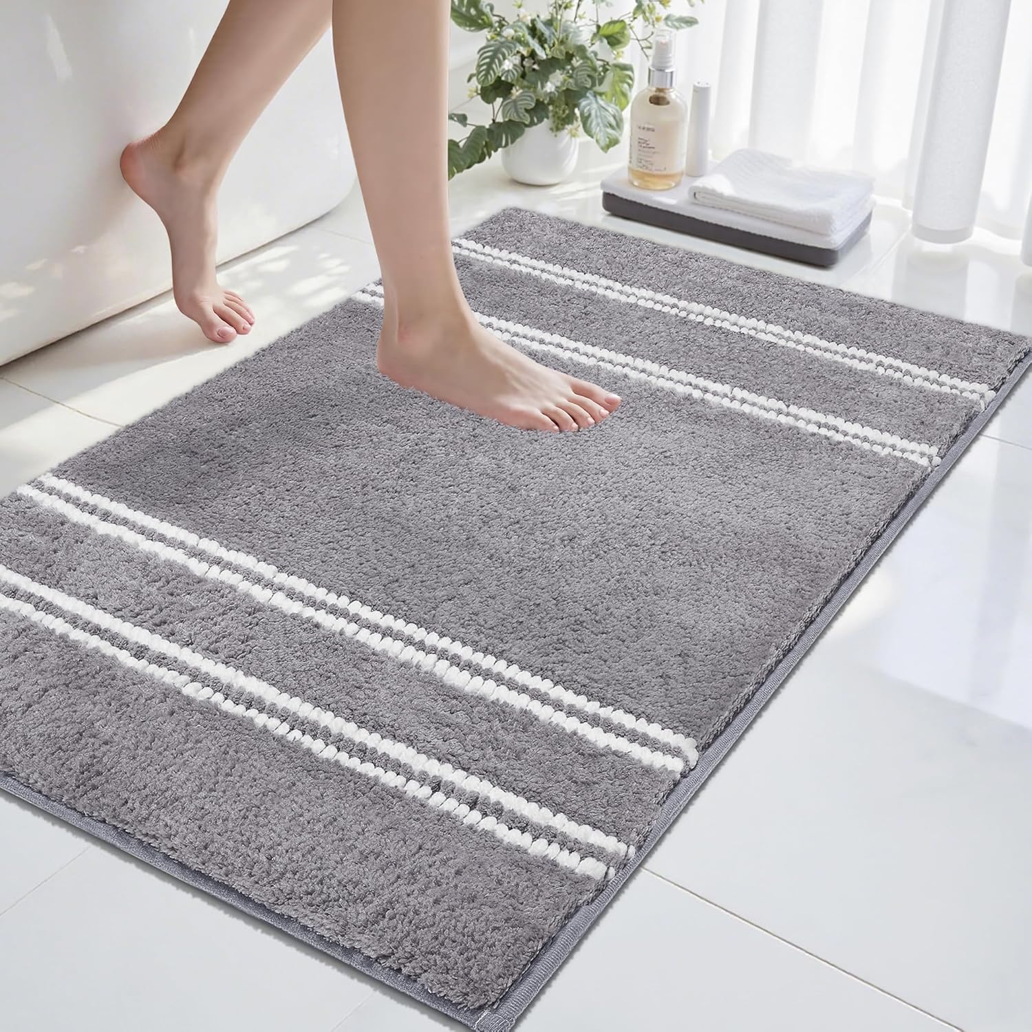 Bathroom Runner Rugs Non Slip Washable 24x60, Ultra Soft Super Absorbent Bath Rugs for Bathroom Floor, Shaggy Chenille Bath Rug, Microfiber Plush Quick Dry Bath Mat for Bathtub, Hallway, Navy