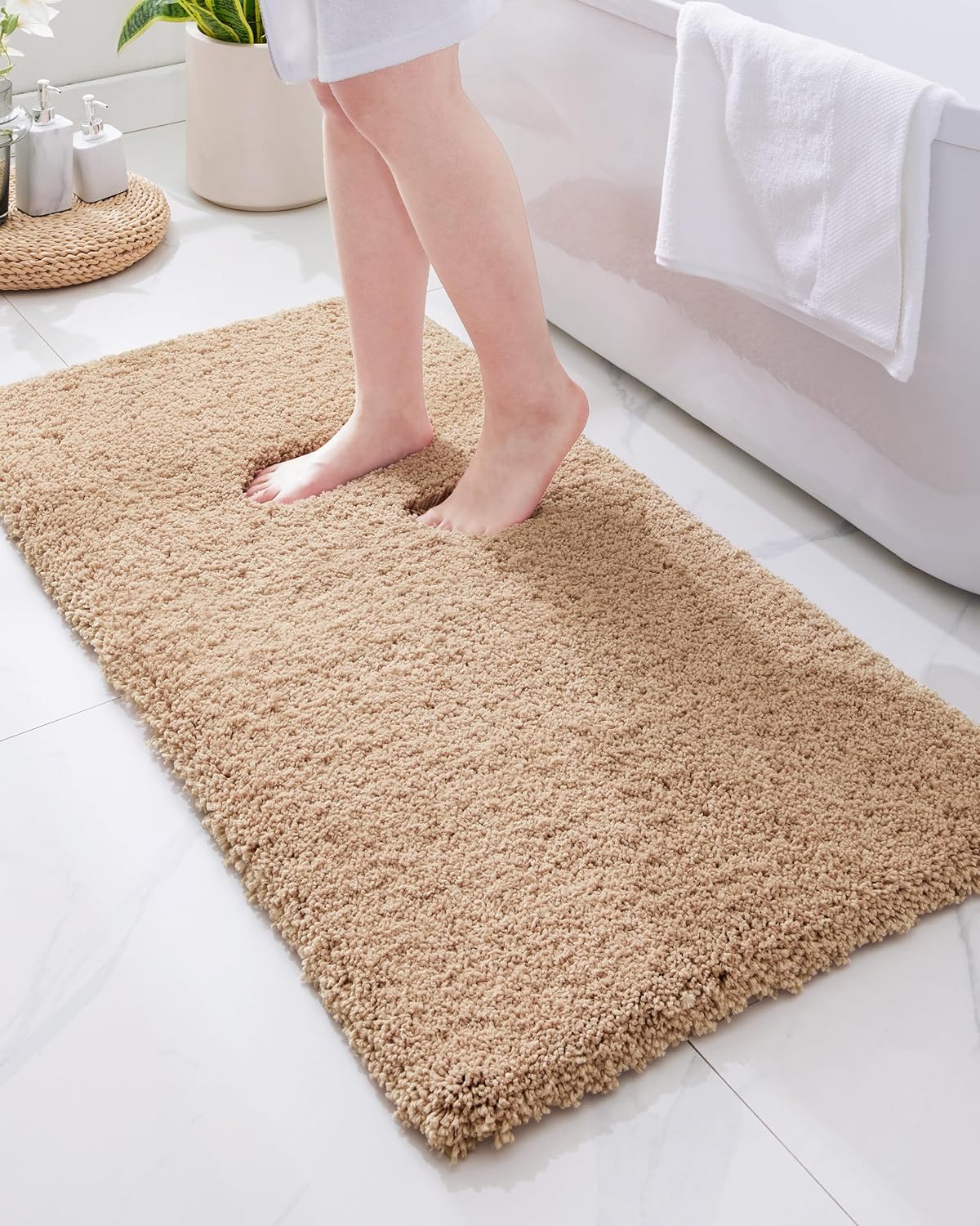 White Bathroom Rug 20x32 Non Slip Fluffy Bath Mat for Bathroom Floor Washable Plush Luxury Bath Rug for Tub Soft Shaggy Absorbent Shower Sink Mat