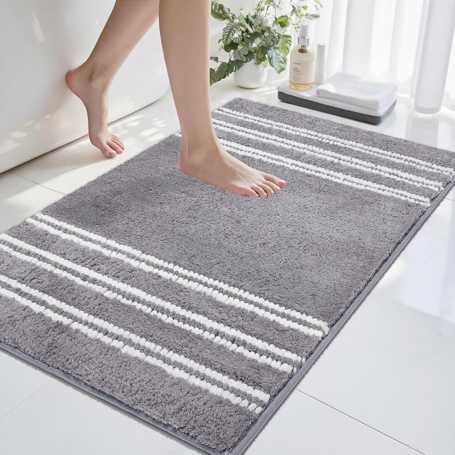 Bathroom Runner Rugs Non Slip Washable 24x60, Ultra Soft Super Absorbent Bath Rugs for Bathroom Floor, Shaggy Chenille Bath Rug, Microfiber Plush Quick Dry Bath Mat for Bathtub, Hallway, Navy